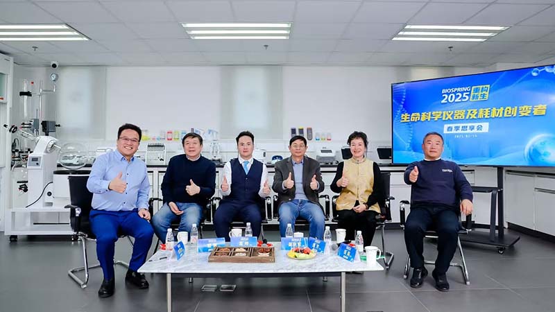 對(duì)話(huà)行業(yè)領(lǐng)軍人物：AI賦能生命科學(xué)，如何重構(gòu)2025新生？